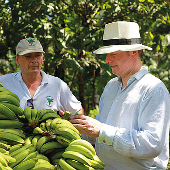 Stefan Hipp inspecting freshly harvested bananas in Costa Rica